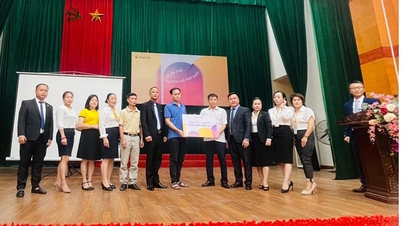 Sun Life chi trả quyền lợi bảo hiểm cho khách hàng gần 4,6 tỷ đồng