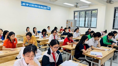 More than 900 candidates attended the exam to select excellent students in grade 9 of Ba Dinh district.
