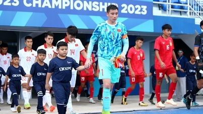 ហេតុអ្វីបានជាគ្រូបង្វឹក Troussier មិនហៅអ្នកចាំទី Quan Van Chuan ទៅ U.23 វៀតណាម?