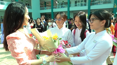 តើ​ប្រាក់​ខែ​របស់​គ្រូ​នឹង​មាន​ស្ថិរភាព​គ្រប់​គ្រាន់​ដើម្បី 'លើក​កម្ពស់​សីលធម៌' នៅ​ពេល​ណា?