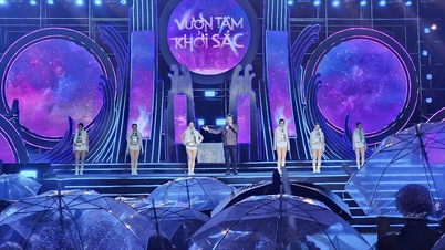 Thousands of people braved the rain to watch the New Year's countdown show