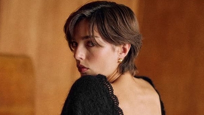 Sexy sweater for warm evenings at the end of the year