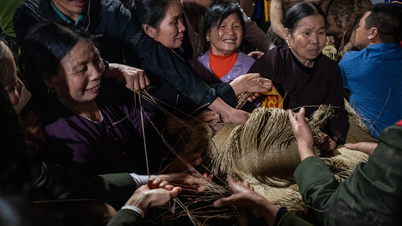 តស៊ូ​យក​កន្ទេល​ទៅ​បួងសួង​ដល់​កូន​ក្នុង​ពិធី​បុណ្យ​ចម្រើន​ព្រះជន្ម​