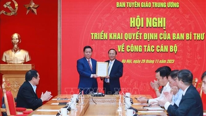 លោកវរសេនីយ៍ឯក Pham Ngoc Phuong កាន់តំណែងជាជំនួយការលេខាធិការគណៈកម្មាធិការមជ្ឈិមបក្ស ប្រធាននាយកដ្ឋានឃោសនាមជ្ឈិម។