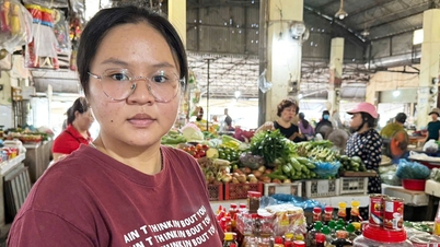 Bà nuôi cháu mất cha mẹ từ mới lọt lòng: Nó đậu đại học sao tui mừng quá!