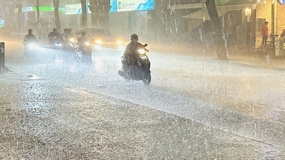 Vom Supertaifun Mawar betroffen, viele Orte haben anhaltenden, starken Regen