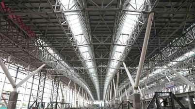 Hoàn thành lắp mái thép nhà ga T3 Tân Sơn Nhất sớm 2 tháng