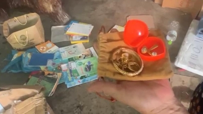 Community 'searches for' owner of jewelry bag mixed in relief goods of Da Nang people