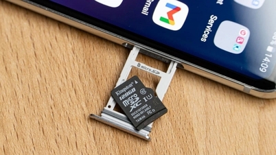 How to insert memory card into Samsung phone quickly and accurately