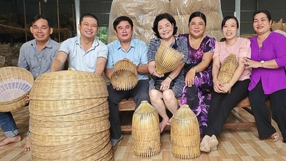 Khơi lại nghề trăm tuổi từ tài nguyên bản địa