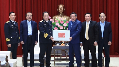 អនុលេខាអចិន្ត្រៃយ៍គណៈកម្មាធិការបក្សទីក្រុង លោក Nguyen Van Phong បានទទួលជួបគណៈប្រតិភូកងទ័ពជើងទឹក