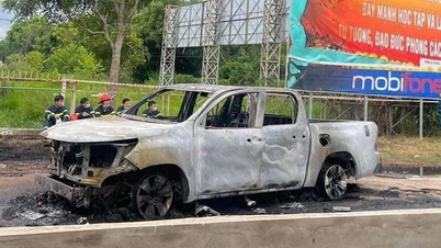 Pickup truck caught fire, one person died
