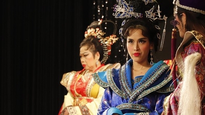 Tu Vi សំដែង Tet ជាមួយ Viet Huong និង Phi Phung