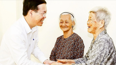Lãnh đạo Trung ương và TPHCM chúc tết các đơn vị, cá nhân