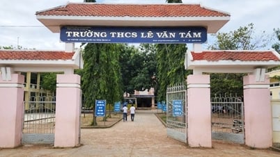 នាយកសាលានៅតែ "បាត់" បន្ទាប់ពីជាងមួយខែនៃការមិនមកការិយាល័យ។
