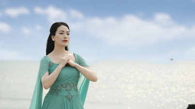 Sao Mai Huyền Trang gây ngạc nhiên khi hát nhạc trữ tình