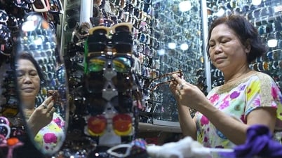 Choose the right price to keep customers