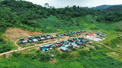 एक नए सुरक्षित स्थान पर स्थानांतरित होकर, सैट गांव के ब्रू-वान कियू लोगों को आशा है कि जल्द ही उनके पास बिजली ग्रिड होगा।