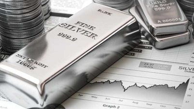Bạc tăng vọt gần 4%