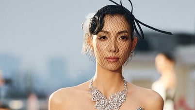 Ấn tượng nghệ thuật khảm trai truyền thống trên sàn diễn thời trang