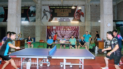 Đội tuyển bóng bàn Quốc gia tham dự SEA Games 32 giao lưu với các tay vợt Ninh Bình