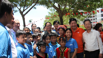 Prime Minister Pham Minh Chinh: Guiding students of Hy Vong School to study AI and semiconductor chips