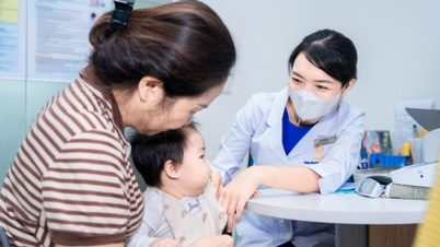 Kiểm tra công tác tiêm chủng vắc-xin sởi cho trẻ