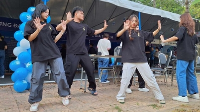 Rộn ràng chờ đón học sinh đến Ngày hội tư vấn tuyển sinh ở Cần Thơ