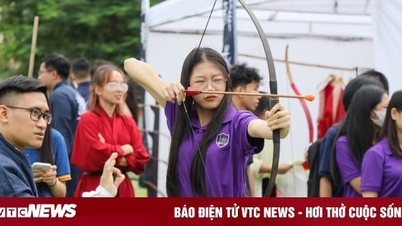 Sinh viên cưỡi ngựa, bắn cung trong lễ khai giảng năm học mới