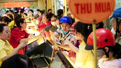 เนื่องจากเกรงว่าราคาทองคำจะร่วงลงอย่างรุนแรง ผู้คนจึงแห่ขายออกไป