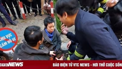 Giải cứu 3 người mắc kẹt trong đám cháy căn nhà 6 tầng