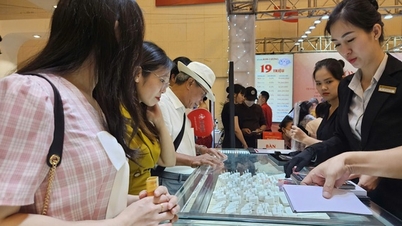 Giá vàng miếng SJC, vàng nhẫn đồng loạt tăng tiếp