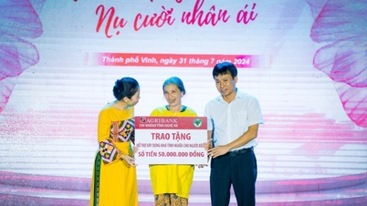"Love in harmony - Compassionate smile" to share with poor patients