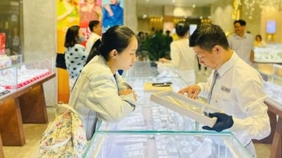 SJC gold price skyrocketed last week by more than 3 million VND/tael, buyers made a profit