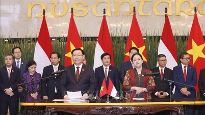Chủ tịch Quốc hội Vương Đình Huệ và Chủ tịch Hạ viện Indonesia gặp gỡ báo chí