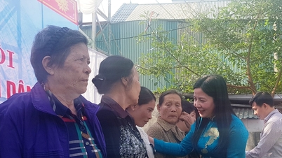 Bustling Festival in Son Thang residential area