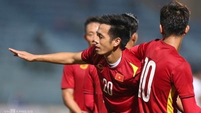 Văn Quyết trở lại, Quang Hải vắng mặt ở tuyển Việt Nam