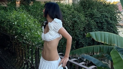 Lisa បង្អួតចង្កេះរបស់នាងជាមួយនឹងអាវធំដែលមានតម្លៃមហាសាល