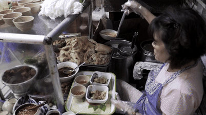 ភោជនីយដ្ឋាន​មាន់​ផូ​ដ៏​ពិសេស​មួយ​នៅ​ផ្លូវ​តូច​មួយ​ក្នុង​ទីក្រុង​ហាណូយ ដែល​តែងតែ​មាន​មនុស្ស​ច្រើន​កុះករ​អស់​រយៈពេល​ជាង 30 ឆ្នាំ​មក​ហើយ។