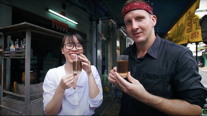 World's top YouTuber 'crazy' about Vietnamese coffee