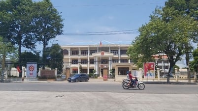 ការ​ស្តីបន្ទោស​ចំពោះ​ប្រធាន​អធិការ​ខេត្ត Kien Giang និង​ប្រធាន​គណៈកម្មាធិការ​ប្រជាជន​ទីក្រុង។ ភូកុក