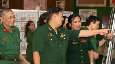 Triển lãm tem bưu chính và kỷ vật cách mạng ‘Mãi mãi xứng danh Bộ đội Cụ Hồ’