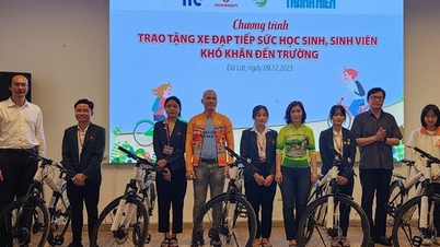Báo Thanh Niên phối hợp tặng xe đạp tiếp sức học sinh, sinh viên đến trường