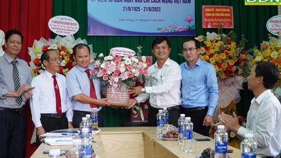 Gặp mặt hội viên, cộng tác viên tiêu biểu Tạp chí Nâm Nung