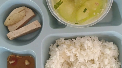 Cho hiệu trưởng nghỉ việc sau vụ suất ăn 30.000 đồng chỉ có 2 miếng chả