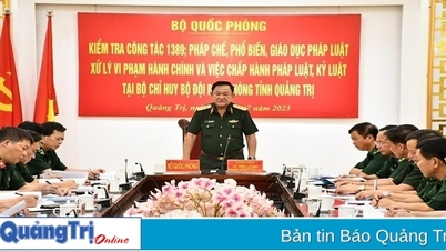 ឧត្តមសេនីយ៍ទោ Vo Minh Luong ត្រួតពិនិត្យបញ្ជាការដ្ឋានការពារព្រំដែនខេត្ត Quang Tri។