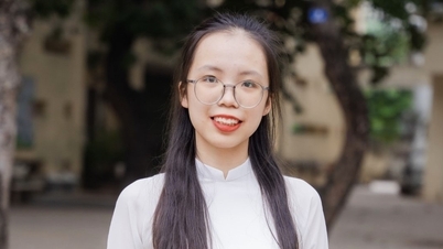 Valedictorian នៃ​ការ​ប្រឡង​សញ្ញាបត្រ​មធ្យម​សិក្សា​ទុតិយភូមិ​ថ្នាក់​ជាតិ​ដែល​មាន 3 ពិន្ទុ​ដ៏​ល្អ​ឥត​ខ្ចោះ​និង​ការ​សរសេរ​អត្ថបទ 12 ទំព័រ