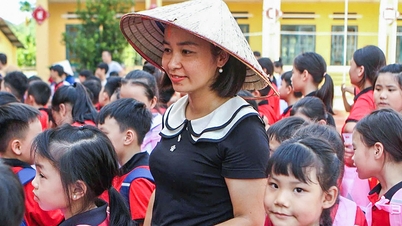 Học nhờ, dồn lớp, mua nợ thiết bị..., các trường tìm mọi cách để học sinh đi học lại sau bão lũ