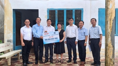 Education and Times Newspaper ផ្តល់អាហារូបករណ៍ និងអំណោយដល់សិស្សដែលជំនះការលំបាក និងពូកែក្នុងការសិក្សារបស់ពួកគេ។