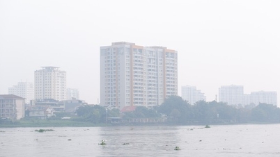 Bầu trời TPHCM mù mịt, khả năng có mưa trái mùa hôm nay